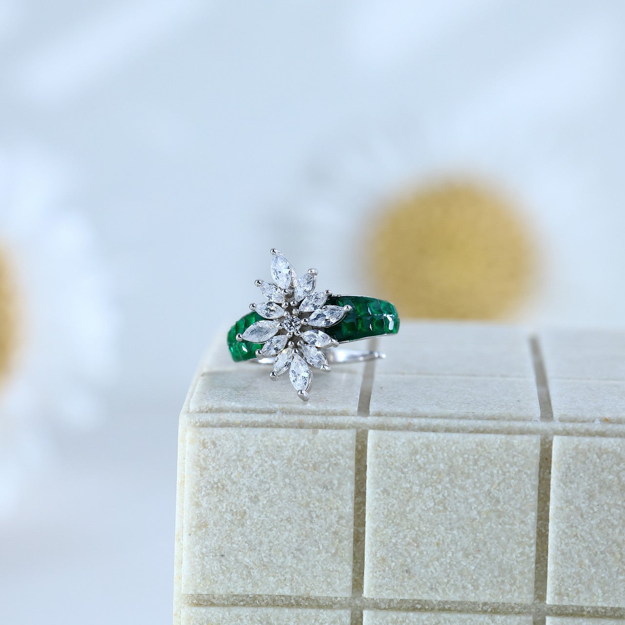 Green Royale Sparkling Flower Silver Ring