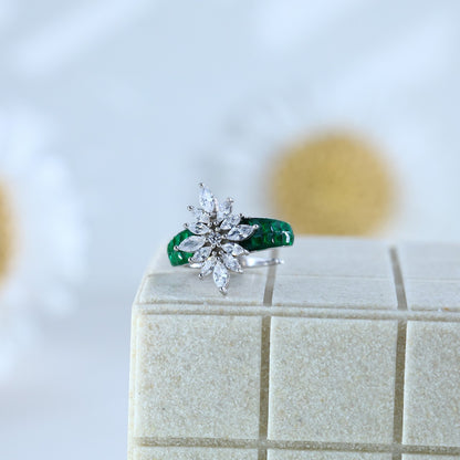 Green Royale Sparkling Flower Silver Ring