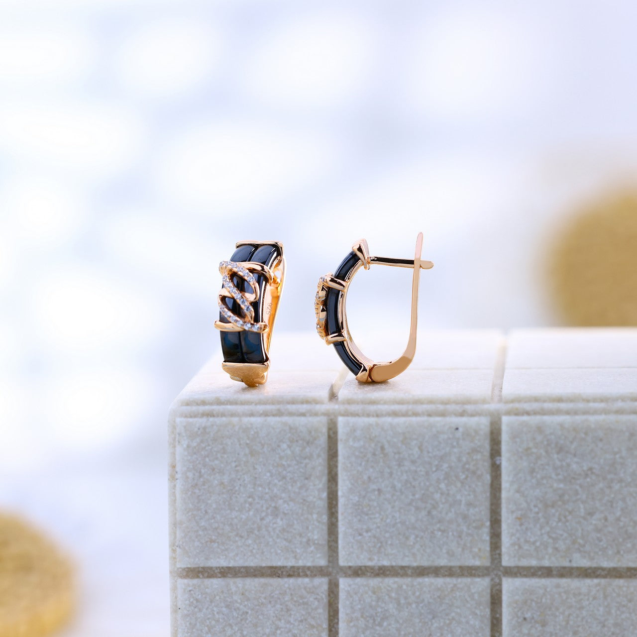 Infinity Swirl Black Rose Ceramic Set