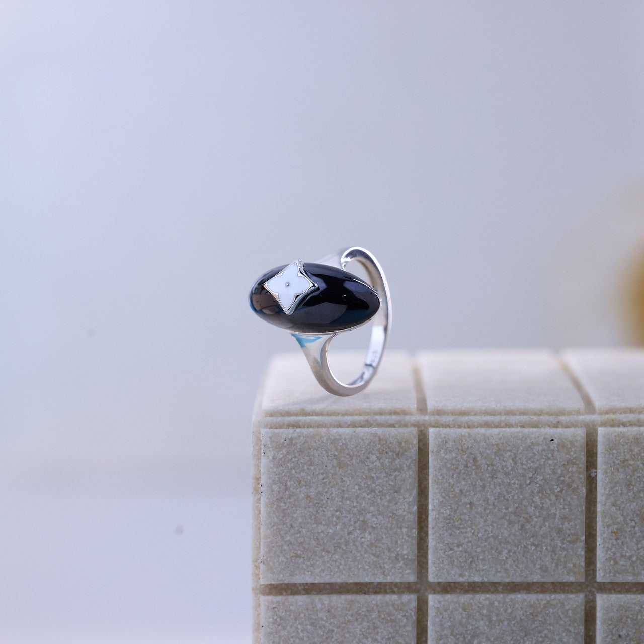 Black & White Harmony Silver Set