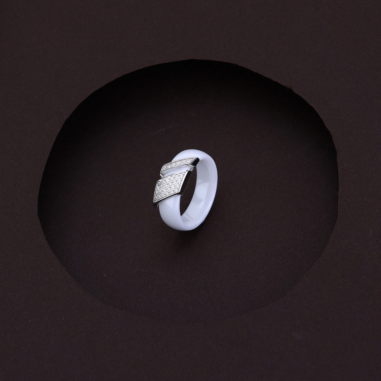 Modern White Ceramic Ring With Silver Sparkling Design