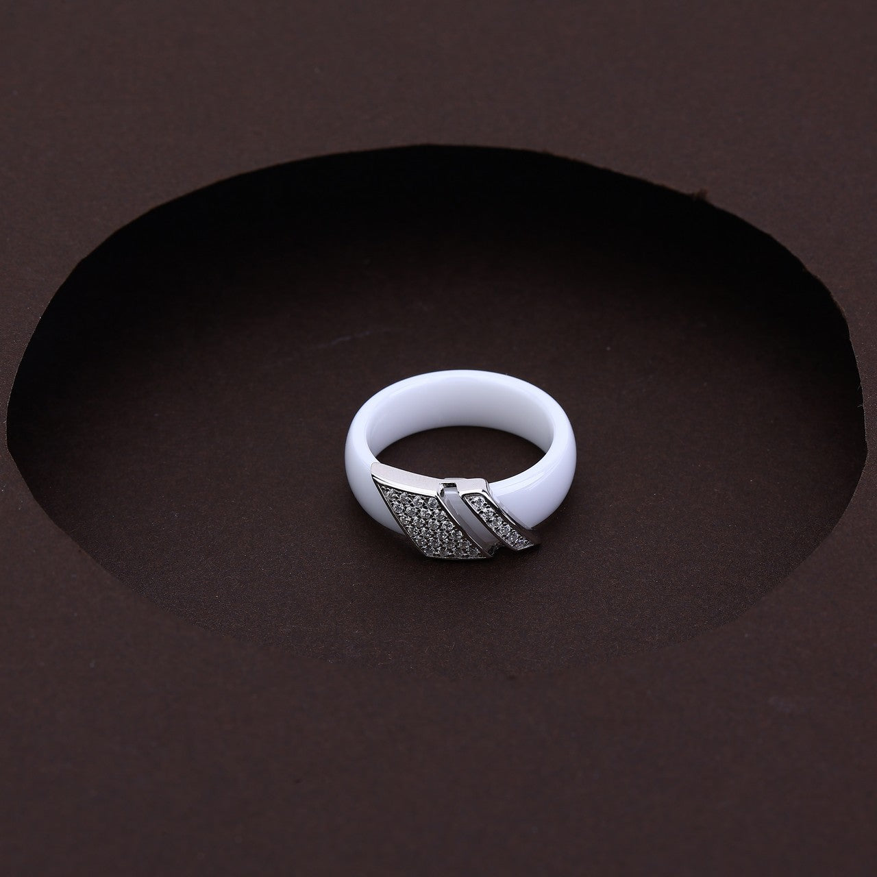 Modern White Ceramic Ring With Silver Sparkling Design