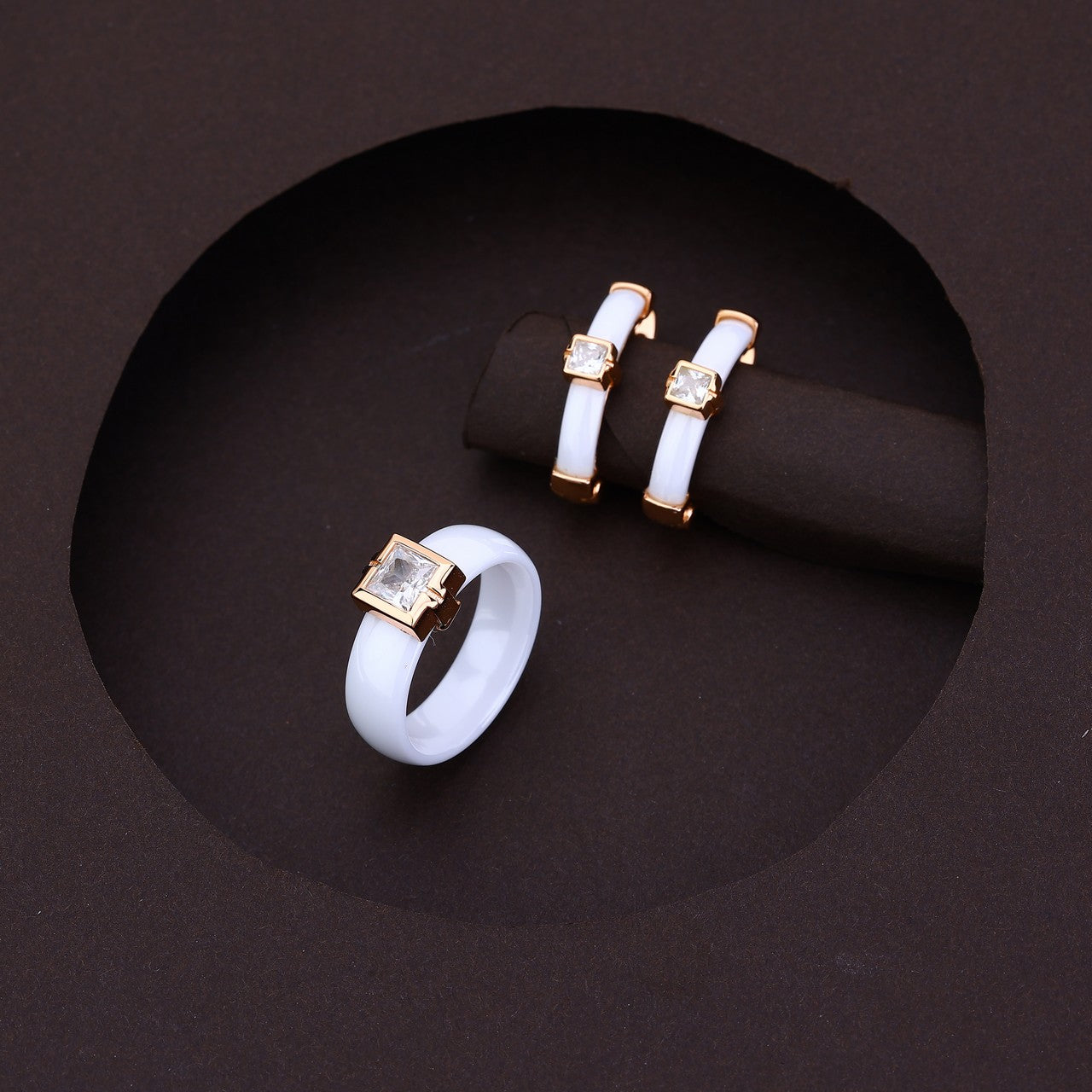 Classic Noir Solitaire White Rose Set