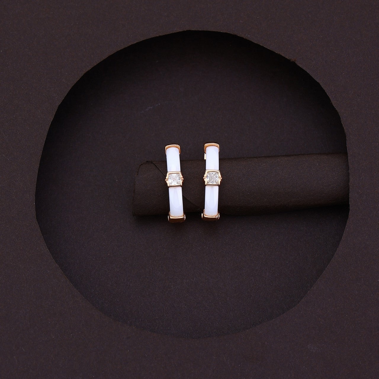 Classic Noir Solitaire White Rose Set