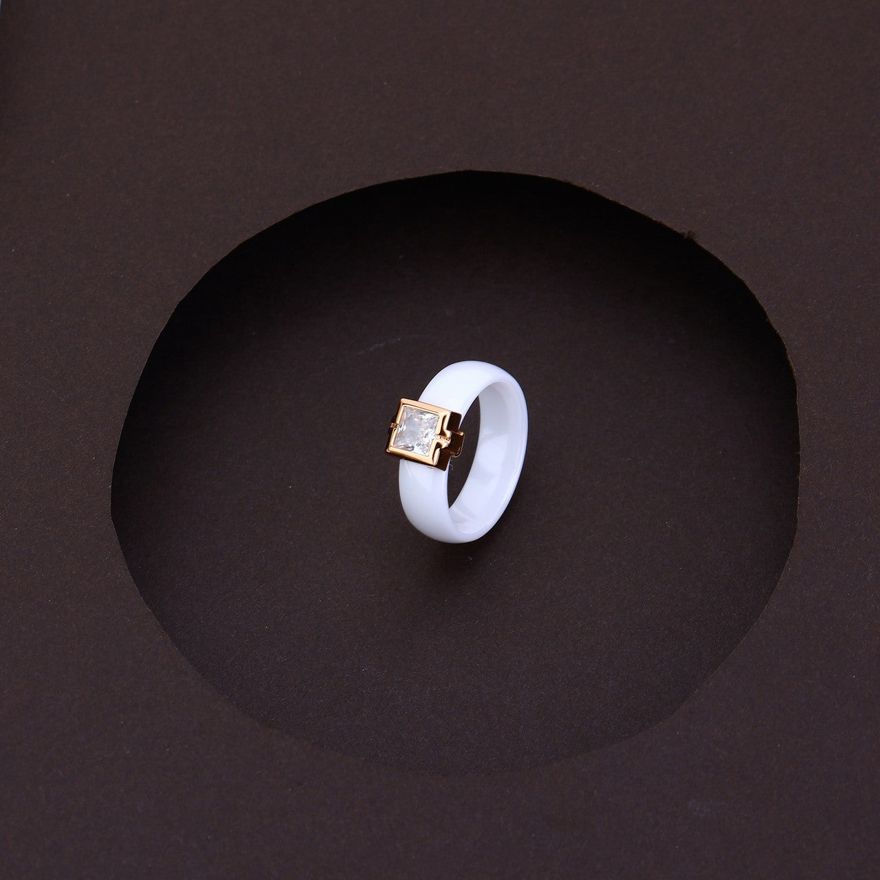 Classic Noir Solitaire White Rose Set