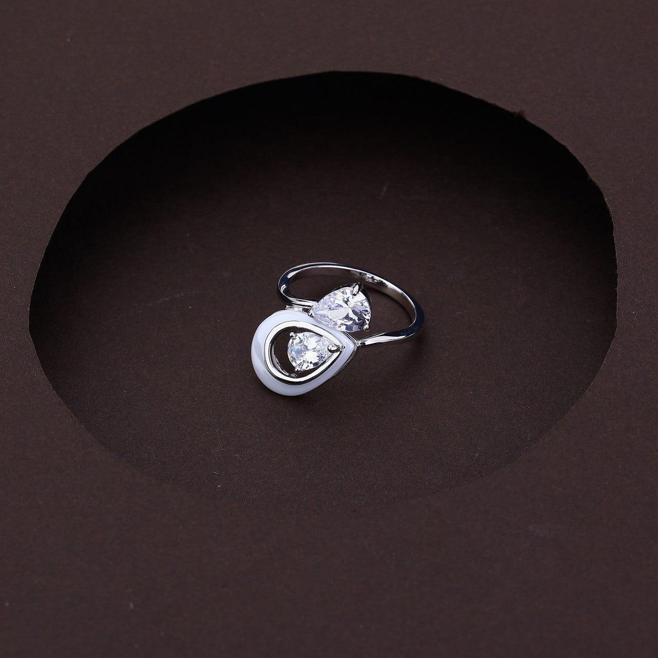 Eterna Glow Set -- Silver Elegance With White Touch