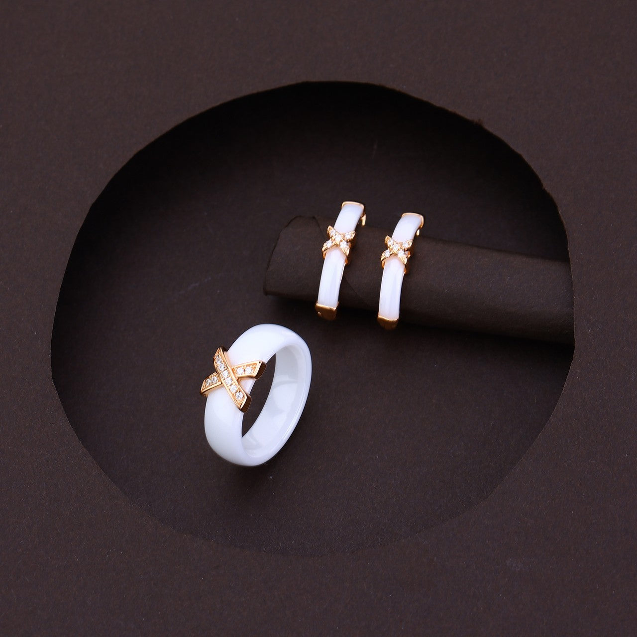 Cross Of Grace White Ceramic Rose Set